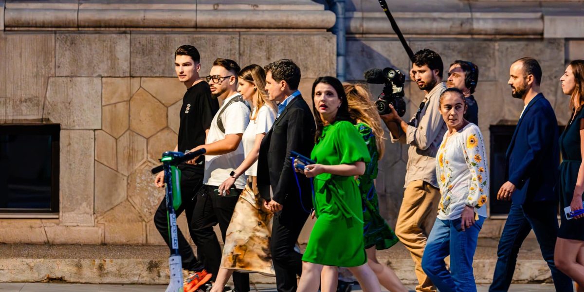 Surse: PNL, în spatele lui Nicușor Dan. Cine a trucat pozele din campanie?