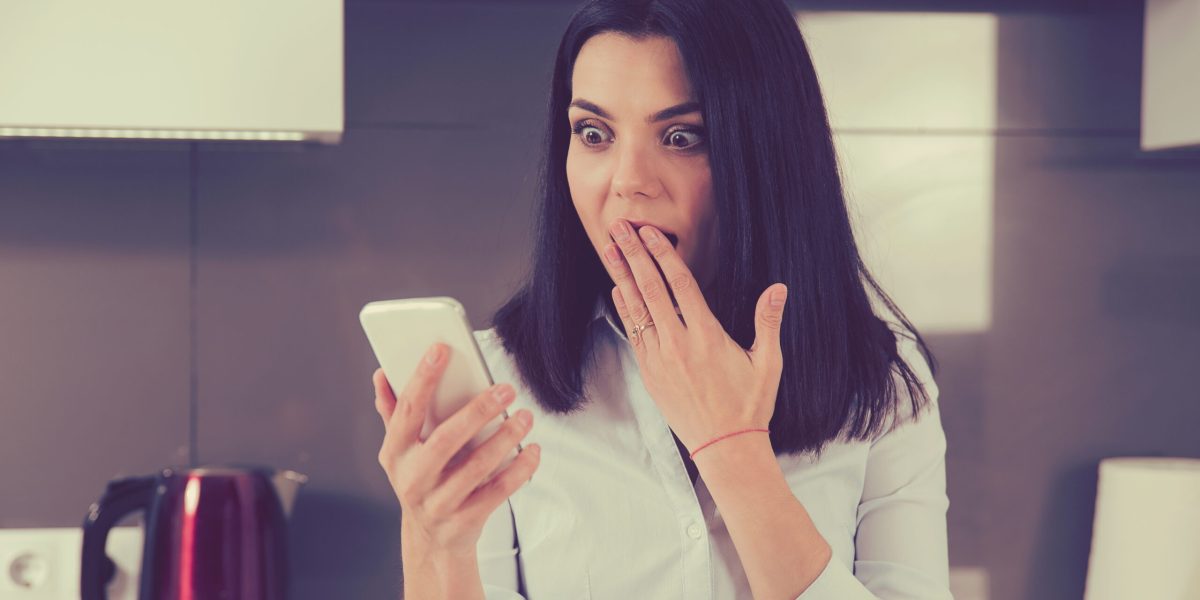 Atenție, români! Ce date din telefon vă pot goli conturile