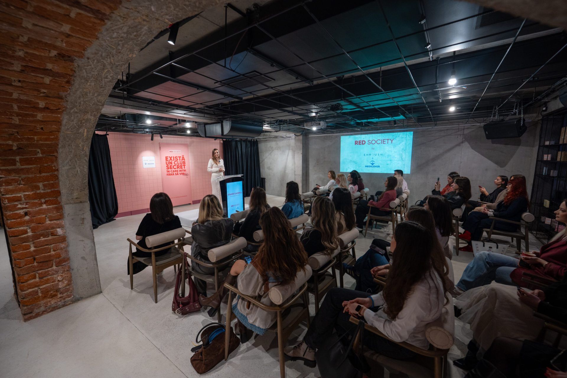 Red Society, primul program din România dedicat elevelor și studentelor pentru acces la produse menstruale și consultații ginecologice cu reducere de 50% O inițiativă inedită a fost lansată recent în România pentru a sprijini sănătatea și bunăstarea tinerei generații