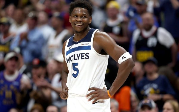 Edwards, eroul serii! Timberwolves reușesc o victorie vitală în fața lui Nuggets