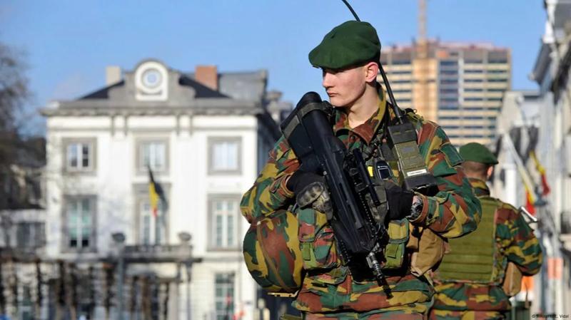 Mii de tineri BELGIENI, sub 18 ani, au ales armata. Ce i-a convins
