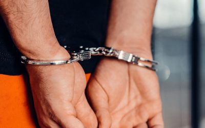 Hârșova: Doi bărbați, reținuți pentru distrugere, violare și lovire