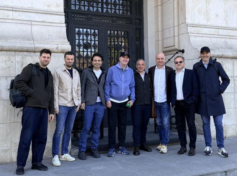 Dragoș Petrescu (City Grill) și Radu Savopol (5 to go), la discuții cu Ciucu despre terase