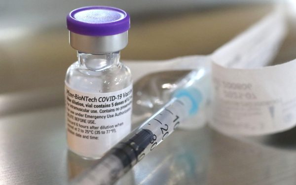 Contractul Pfizer, aruncat de Ministerul Sănătății: Cine evită decizia