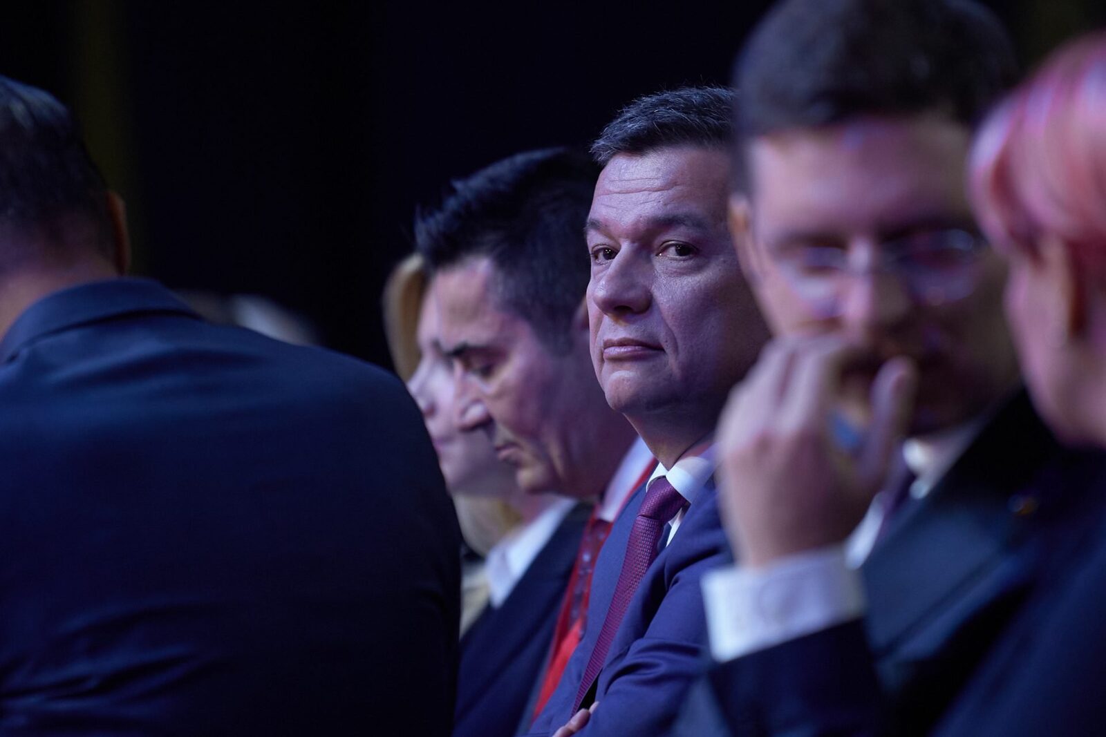 Grindeanu, pe muchie de cuțit la PSD: Sfârșit de drum, sau supraviețuire?