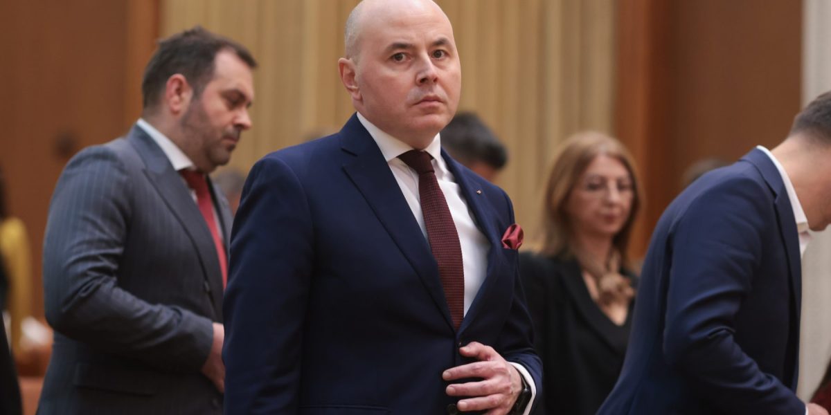 Liberal la atac: Apără Guvernul pe listări, dă replica PSD