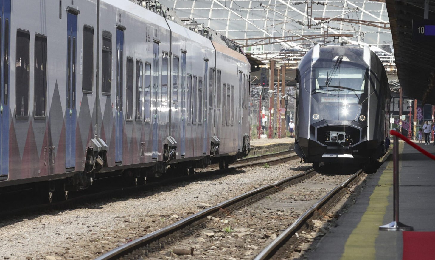 Călătoria cu trenul București – Arad devine cu peste două ore mai rapidă după modernizarea tronsonului Brașov – Sighișoara