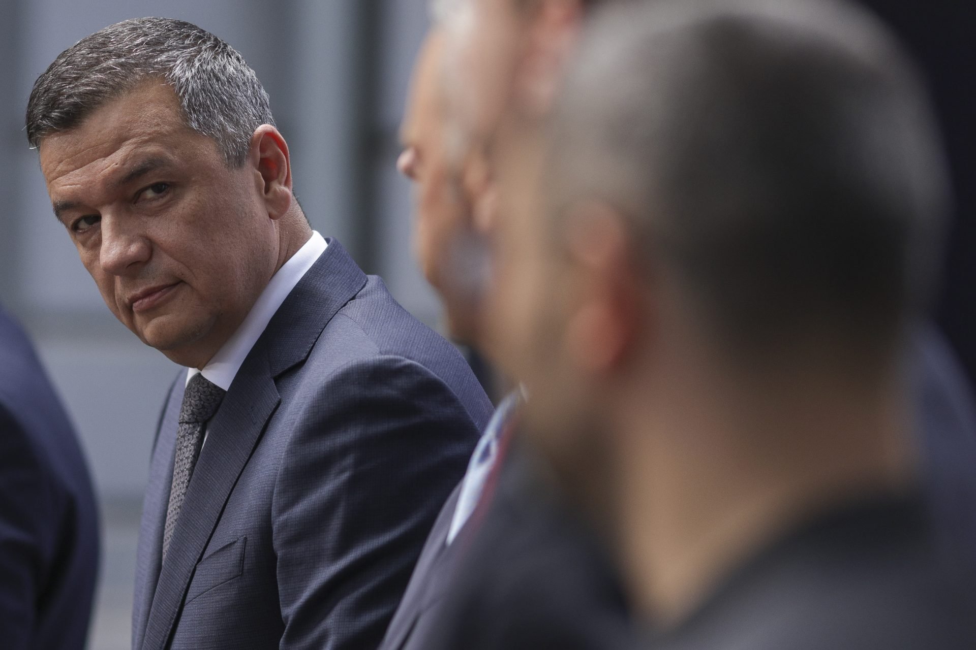 Președintele PSD, Sorin Grindeanu, a făcut recent declarații tensionate după reuniunea regională a partidului din București-Ilfov, transmițând un mesaj clar despre direcția în care social-democrații intenționează să se îndrepte în privința participării politice