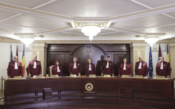 Judecătorii CCR, „supărați” cu 2.300 de euro: Cine plătește nota?