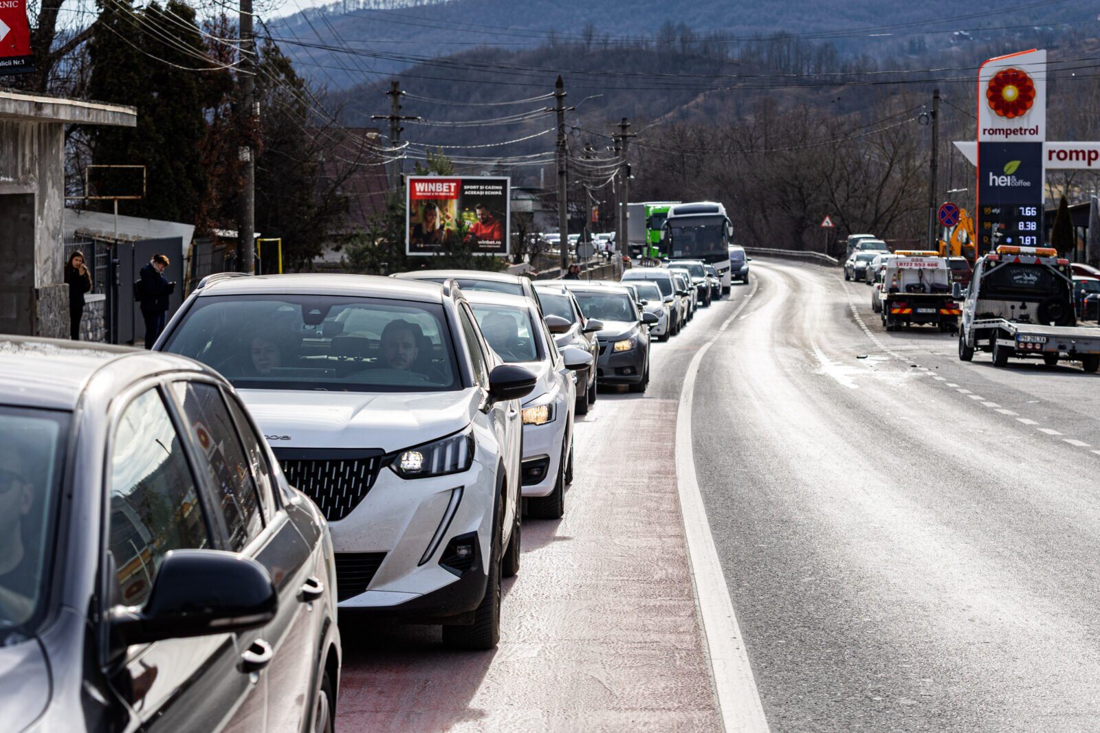 Agățat pe DN1: Cozi uriașe de la Predeal. Poliția, sfaturi pentru șoferi