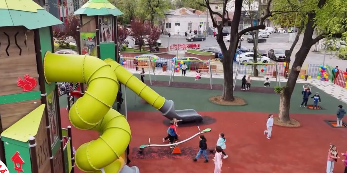 Sectorul 5: Două locuri de joacă, redate copiilor după renovare!