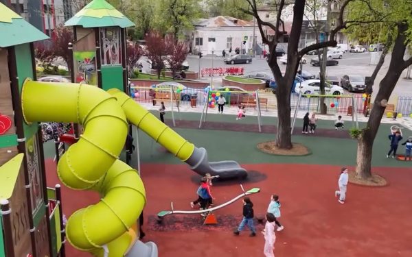 Sectorul 5: Două locuri de joacă, redate copiilor după renovare!