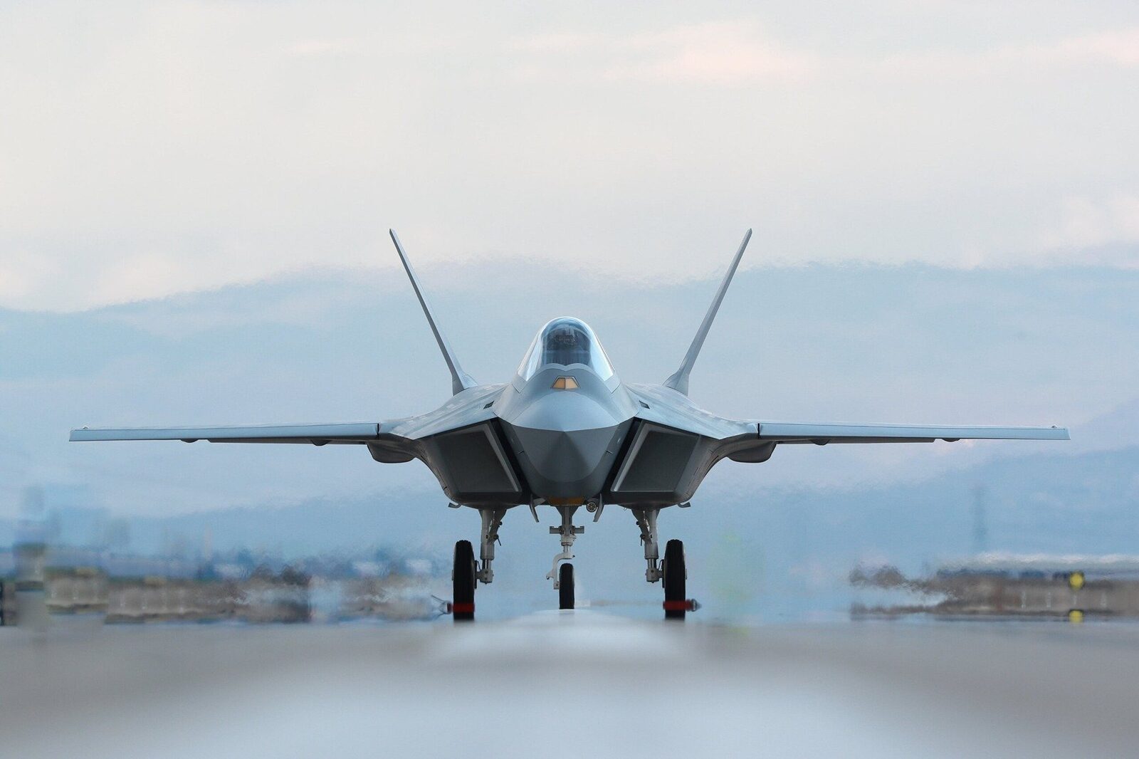 Canada, interesată de avionul de luptă comun al Marii Britanii, Italiei și Japoniei