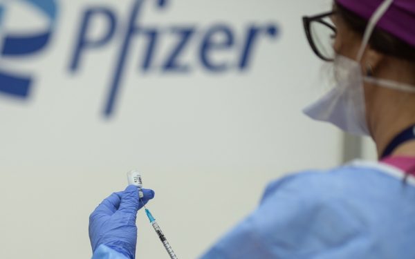 Propunere POT: Vaccinații Pfizer fără job, despăgubiți cu 1.200 euro/lună până la pensie