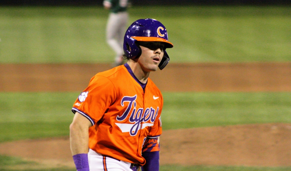 Clue la CLEMSON: Scandal la facultate, cine e pe val