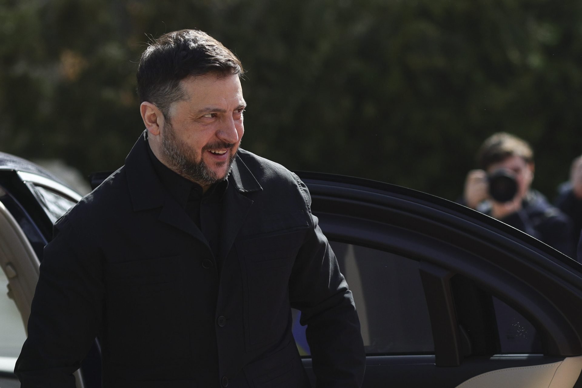 Președintele ucrainean Volodimir Zelenski a avut o întâlnire cu reprezentanți ai minorității maghiare din regiunea Transcarpatia, un gest cu o puternică încărcătură simbolică, mai ales în contextul alegerilor legislative din Ungaria, unde premierul Viktor Orban își dispută un nou mandat