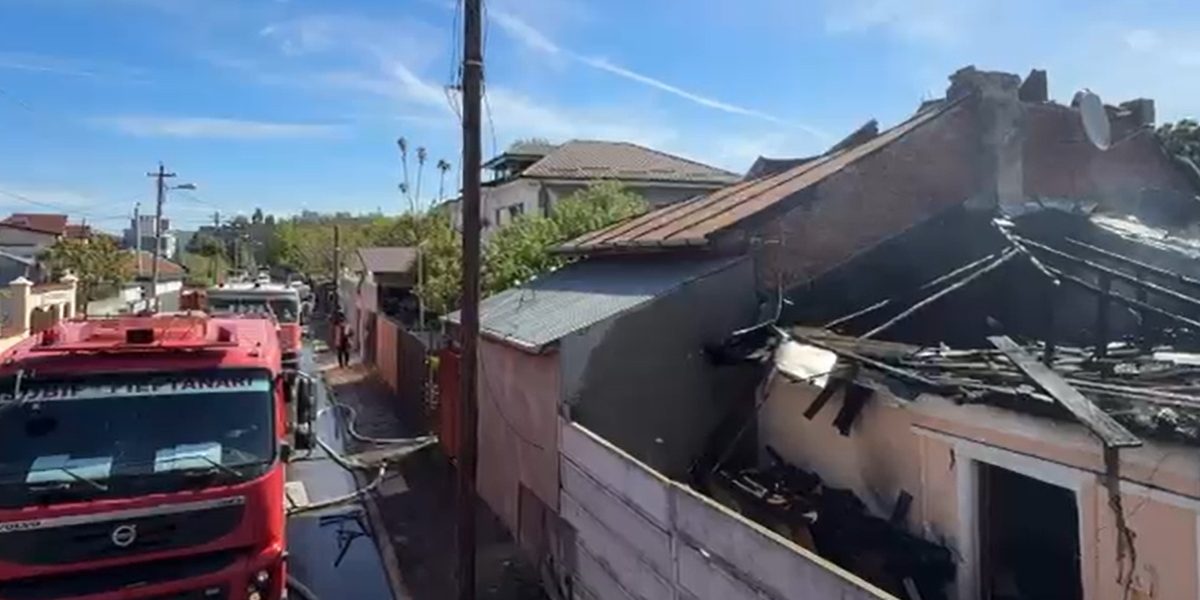 Incendiu devastator în Sectorul 5 din București: Două case, cuprinse de flăcări