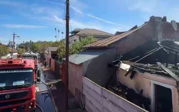Incendiu devastator în Sectorul 5 din București: Două case, cuprinse de flăcări