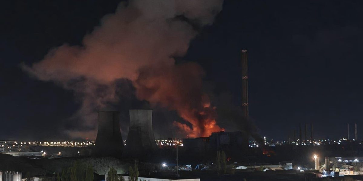 Mii de bucureșteni, fără apă caldă: Incendiul de la CET Vest, dezastru total