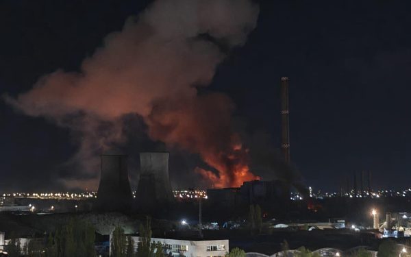 Mii de bucureșteni, fără apă caldă: Incendiul de la CET Vest, dezastru total