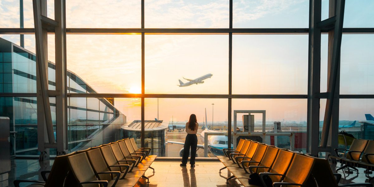 Criza din Orientul Mijlociu lovește aviația: Zboruri anulate și tarife în creștere în România