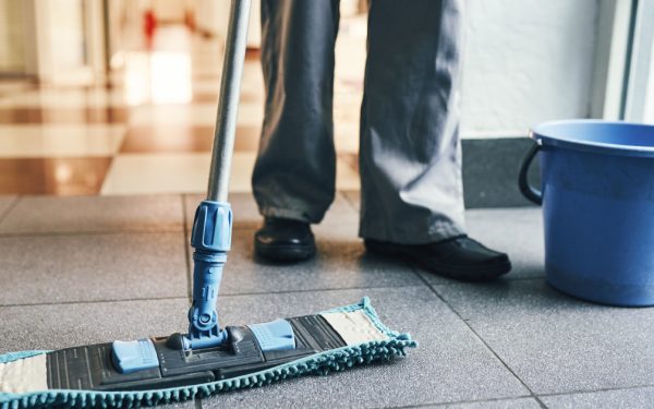 Ministerul Economiei, contract de 1,5 milioane de lei pentru curățenie. Când se depun ofertele?