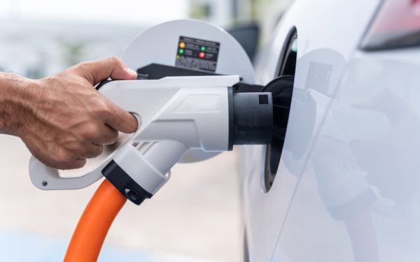 Explozie electrică în UE, pe fondul scumpirii benzinei. Ce e cu România?