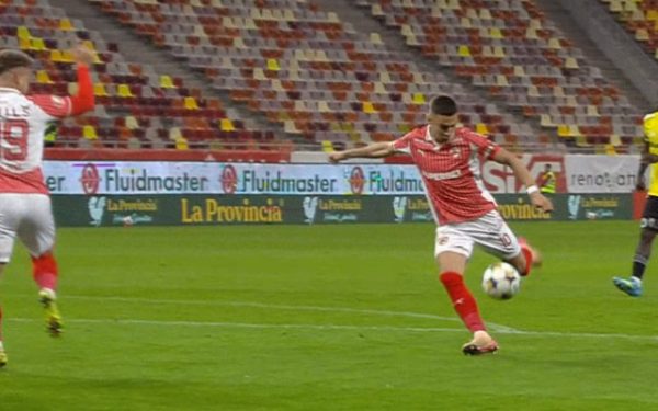 Dinamo învinge U Cluj: Debut cu dreptul în play-off, „Studenții” ratează șansa