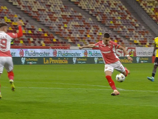 Dinamo învinge U Cluj: Debut cu dreptul în play-off, „Studenții” ratează șansa