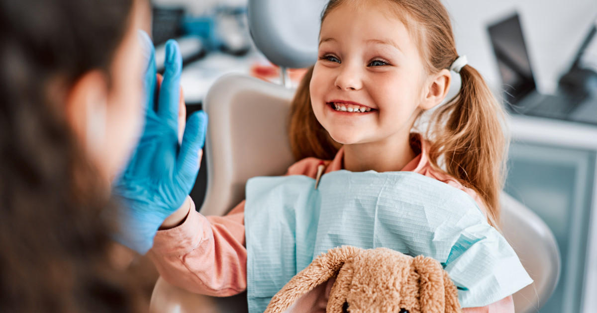 Peste un milion de elevi români nu beneficiază de servicii stomatologice în școală, chiar dacă această formă de prevenție ar trebui să fie o prioritate în rândul politicilor de sănătate școlară