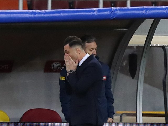 Mirel Rădoi, afectat de problemele de la FCSB: singurele soluții par a fi epuizate FCSB traversează o perioadă dificilă, iar recent, poziția antrenorului Mirel Rădoi a fost serios afectată de rezultatele dezamăgitoare și de tensiunile din club