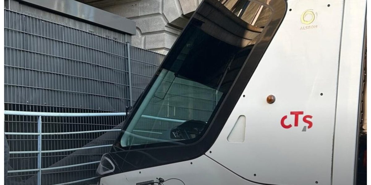 Accident GRAV la Strasbourg: Tramvai în zidul gării după ce vatmanul a leșinat