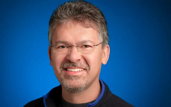 John Giannandrea, șeful AI de la Apple, pleacă: Ce urmează pentru companie