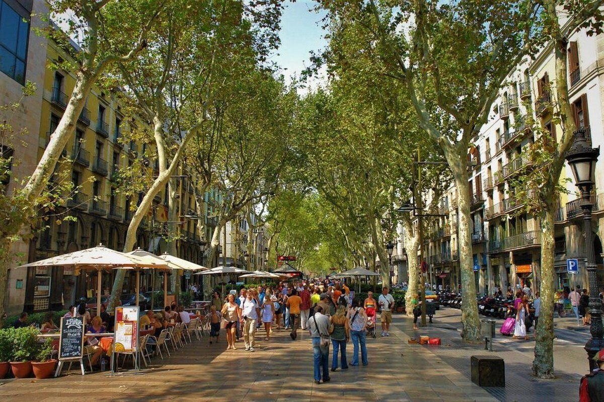La Rambla din Barcelona: Terase de lux într-o „Zonă de Excelență”
