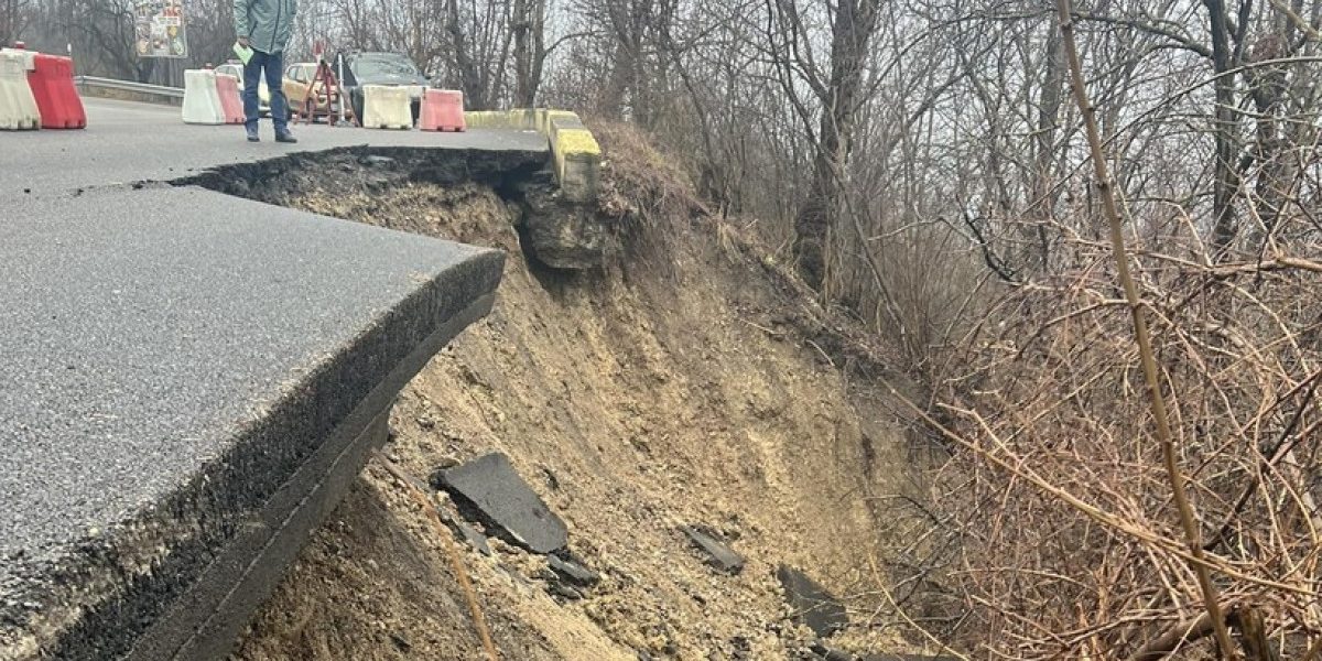 Drum închis între Câmpina și DN1: Localnicii, nevoiți să facă ocoluri zilnice, așteaptă