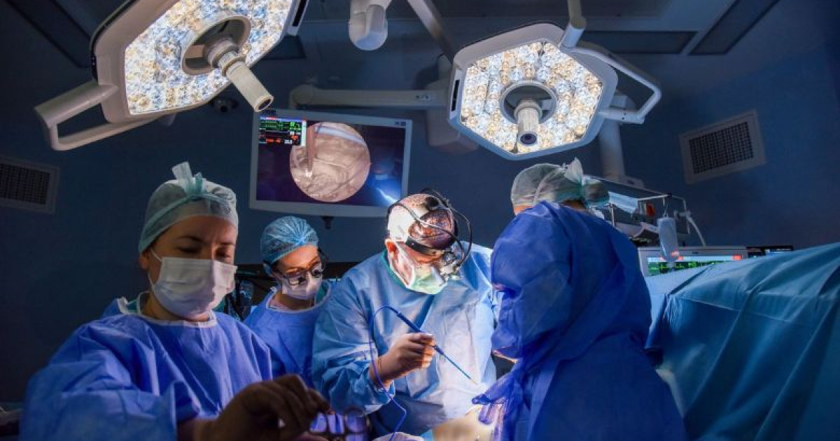 Înaintarea în vârstă poate avea consecințe severe asupra sistemului cardiovascular, așa cum demonstrează cazul lui Mihai, un bărbat de 72 de ani din București, diagnosticat încă din tinerețe cu o afecțiune cardiacă