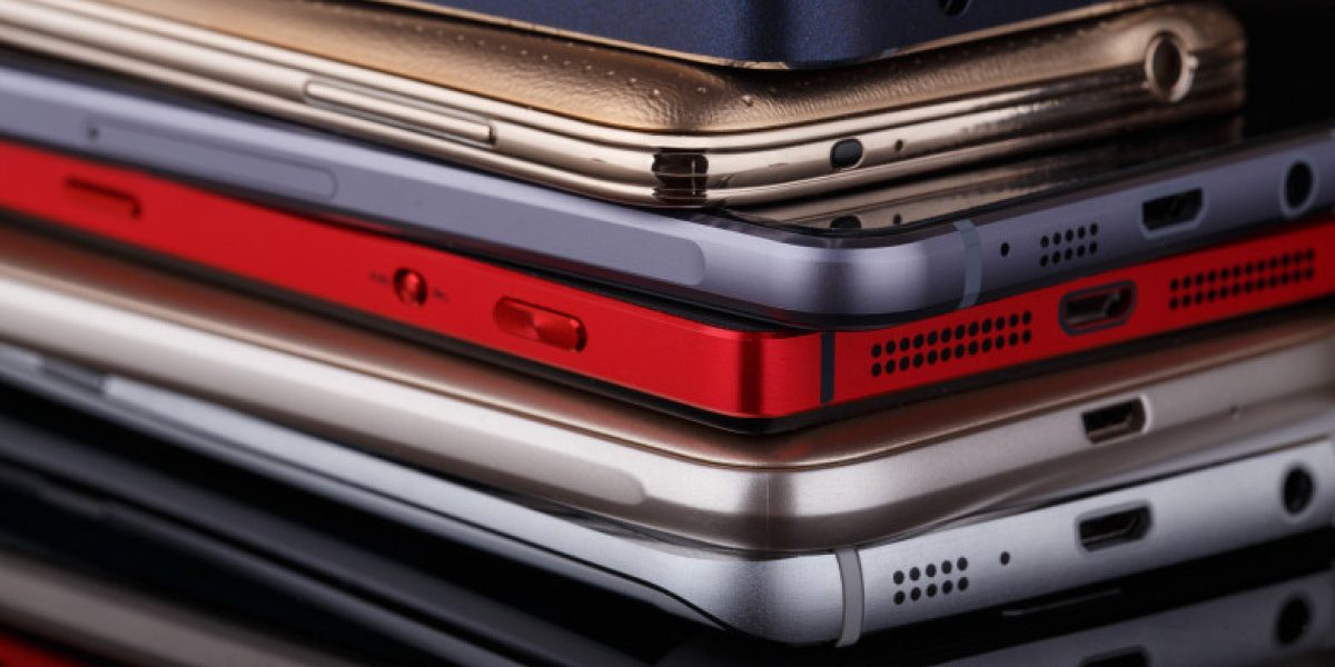 Primăria cu 10 angajați, abonamente la 38 de telefoane timp de 2 ani