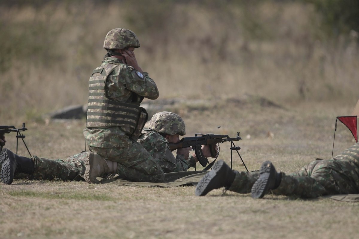 Ministrul Apărării și șeful Statului Major au vizitat Batalionul 265 Poliție Militară pentru instruire de voluntari Ministrul Apărării Naționale, Radu Miruță, și șeful Statului Major al Apărării, generalul Gheorghiță Vlad, au efectuat marți o vizită la Batalionul 265 Poliție Militară