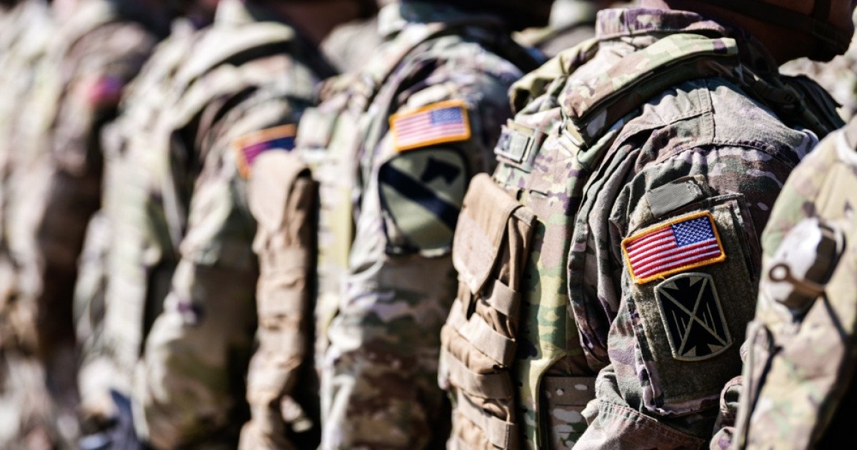 Tinerii militari americani se distanțează de retorica agresivă a adminstrației Trump privind un posibil război în Iran, exprimând pe platforme precum TikTok sentimente de vulnerabilitate, îngrijorare și ironie