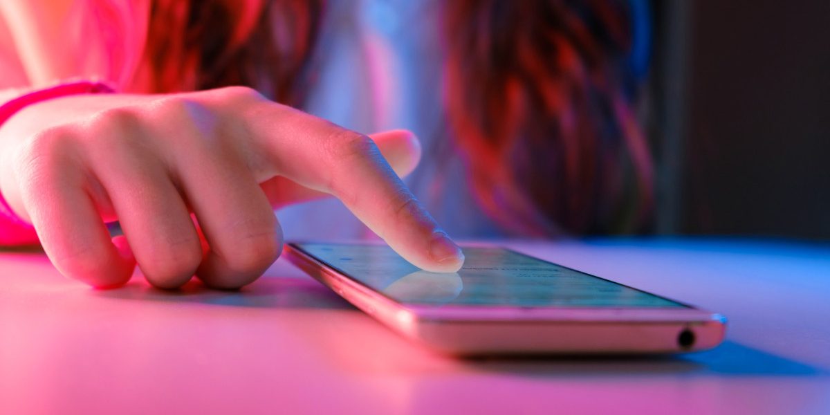 UE lansează aplicația de verificare a vârstei online: „Părinții au datoria”