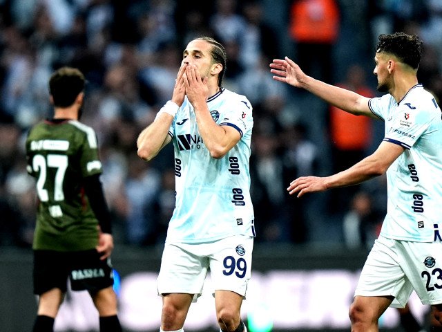 echipa la bottom după primul succes al sezonului cu -54 de puncte și golaveraj -123