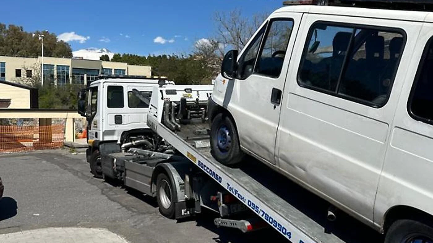 O mașină a unui cetățean român a fost confiscată de autoritățile din Sicilia, în urma unor controale privind respectarea legilor
