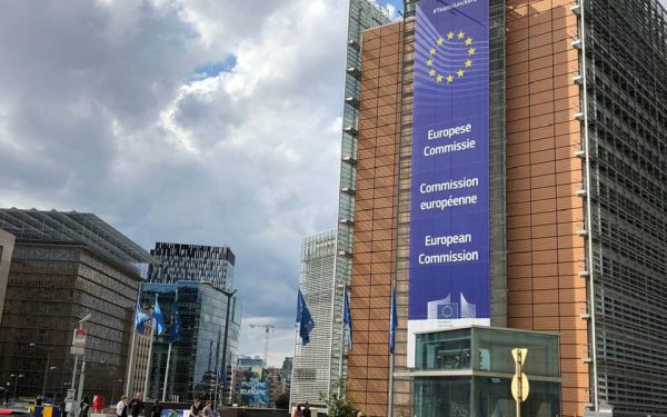 Comisia Europeană vine cu măsuri de urgență pentru scăderea facturilor la energie în UE. Ce face România