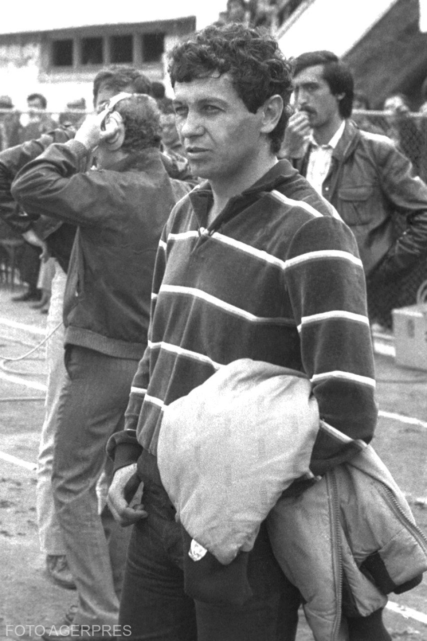 Fotografii evocatoare surprind momente din cariera lui Mircea Lucescu, un antrenor de legendă care a încetat din viață marți, la vârsta de 80 de ani