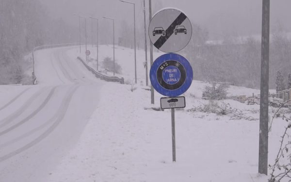 Drumarii, mobilizare TOTALĂ pe Transalpina: Deszăpezire între Rânca și Obârșia Lotrului