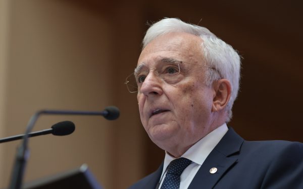 Isărescu, după weekendul cu raportul: Atacul la Robor, confuzie publică!