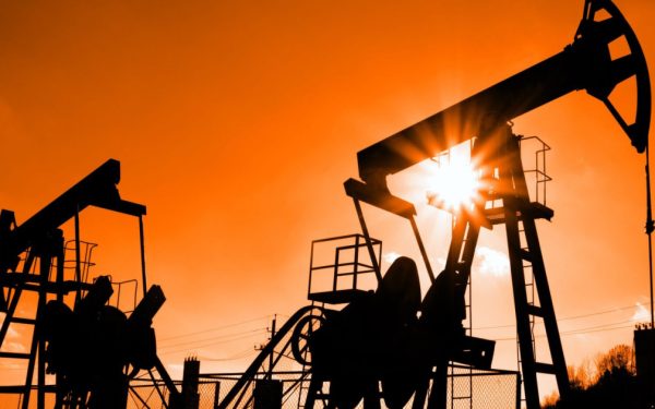 Petrolul, în cădere liberă după vestea din Strâmtoarea ORMUZ: Cât a scăzut