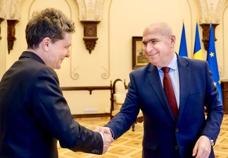 Nicușor Dan, despre ieșirea PSD de la Guvernare și posibilele implicații pentru Coaliție Președintele Consiliului Local București, Nicușor Dan, a declarat marți, în timpul unei vizite la Timișoara, că actuala conjunctură parlamentară obligă partidele coaliției de guvernare să colaboreze pentru atingerea obiectivelor asumate