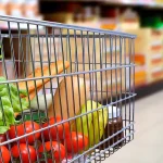 Metoda rapidă prin care românii fac economii la cumpărături: reduceri pe telefon