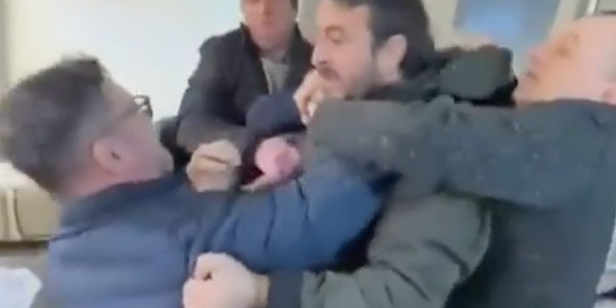 Bătaie la AUR: „Borfașule!” Scandal monstru într-un sediu, reacții dure